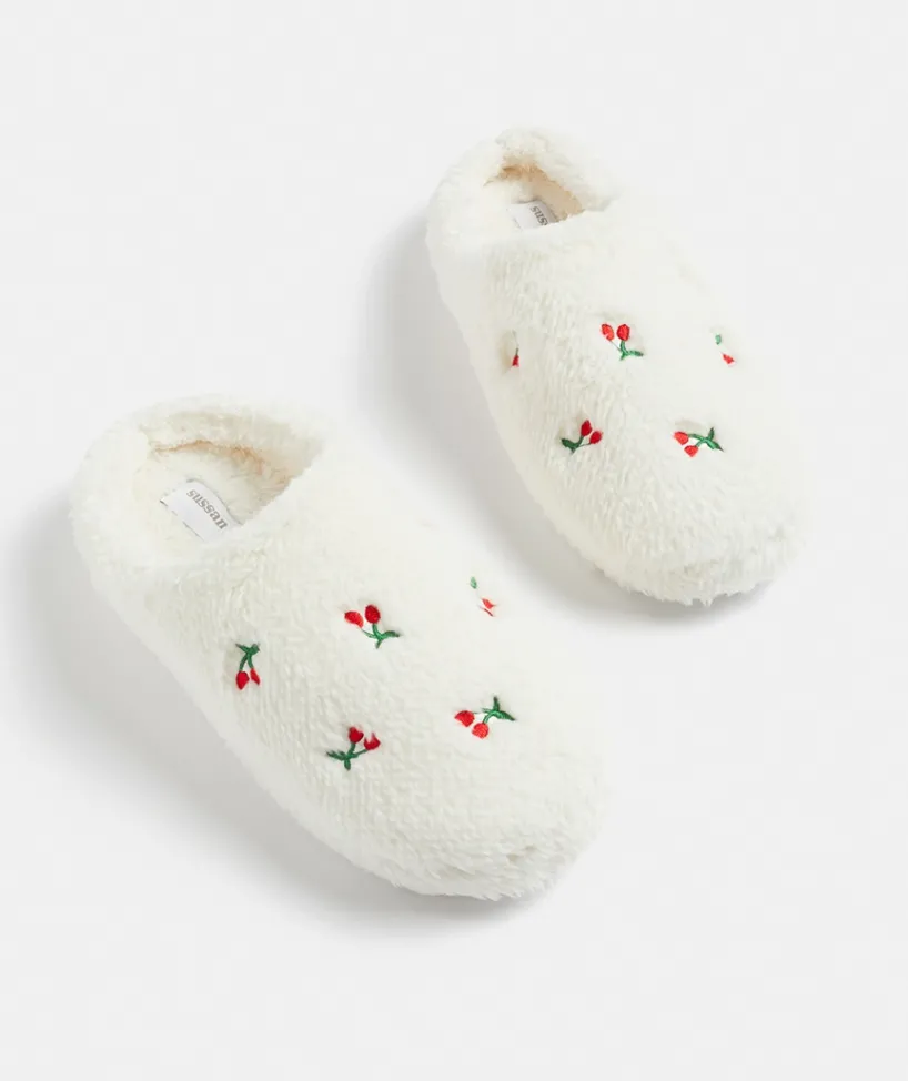 Sussan Slippers>Cherry Fluffy Slipper