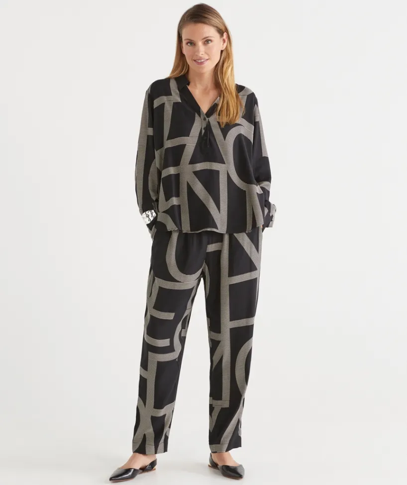 Sussan Pants>Geometric Print Tapered Pant