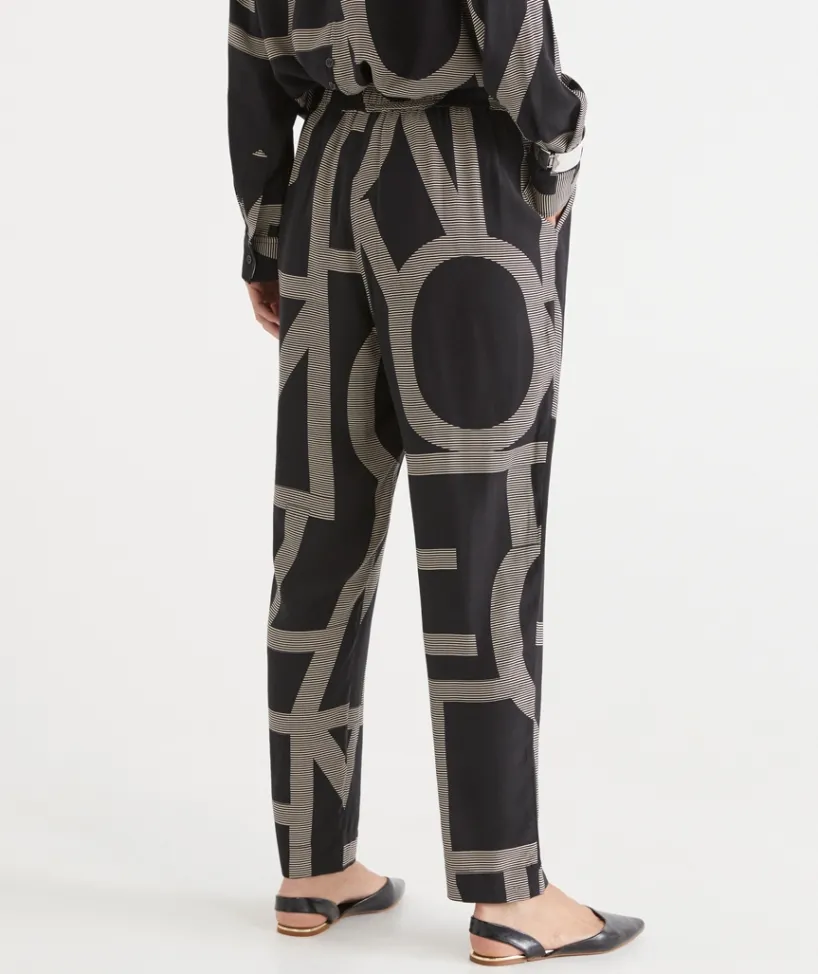 Sussan Pants>Geometric Print Tapered Pant