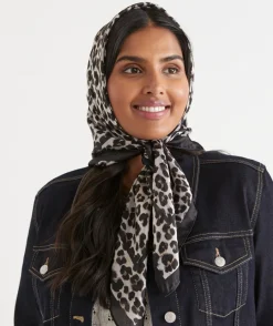 Sussan Knit Accessories|Scarves><noscript><img width=