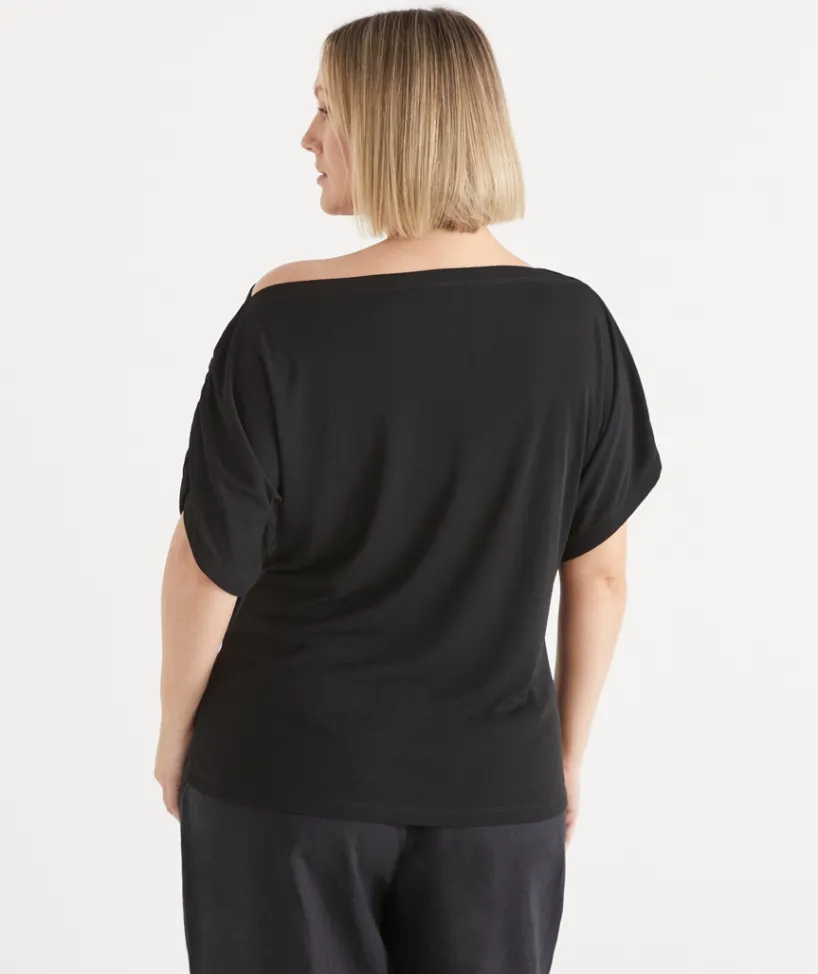 Sussan Tops|T-Shirts>Textured Asymmetric Short Sleeve Top